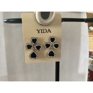 4116 NIP Yida N European American 1" Black Heart Rhinestone Silver Wedding Studs
